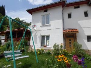 Къща за гости Зора, Триград